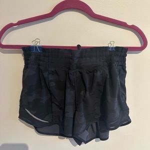 Hotty hot size 6 lululemon high rise camo